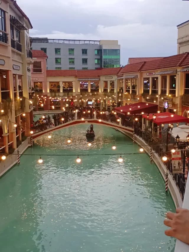 Zekalia, Tutor Phriend in Manila